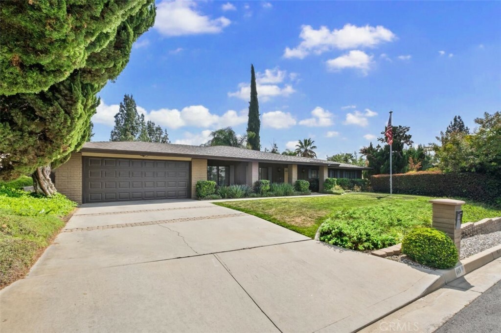 Property Photo:  669 Center Crest Drive  CA 92373 
