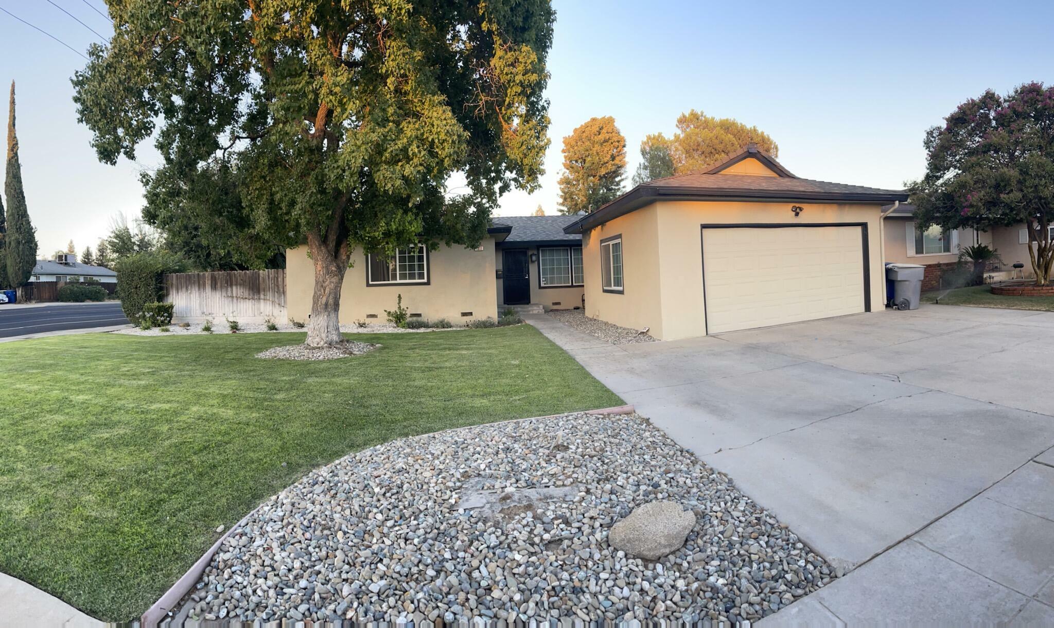 Property Photo:  2811 Paula Drive  CA 93612 