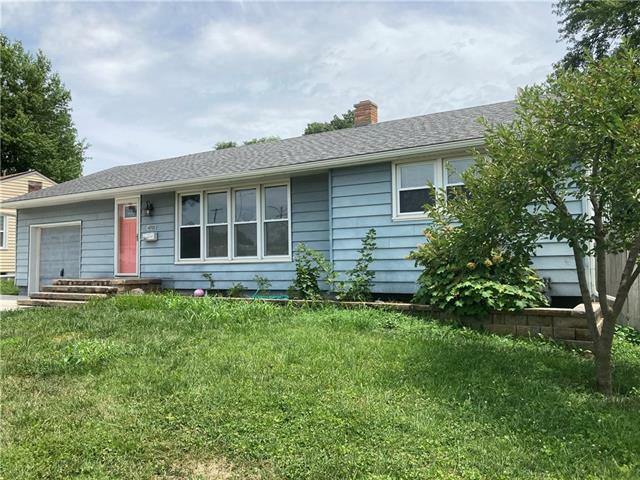 Property Photo: 4705 S Woodside Avenue MO 64055