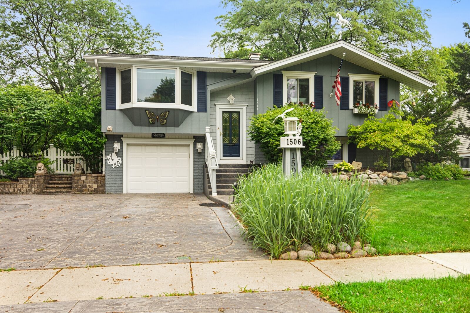 Property Photo: 1506 Harvard Lane IL 60193