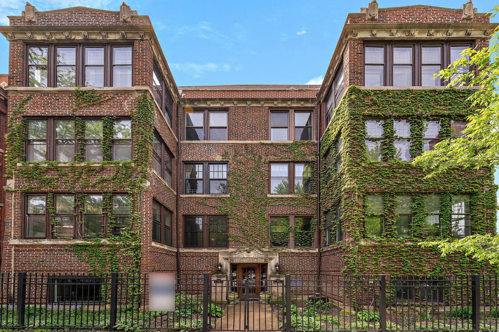 Property Photo: 925 W Margate Terrace G IL 60640