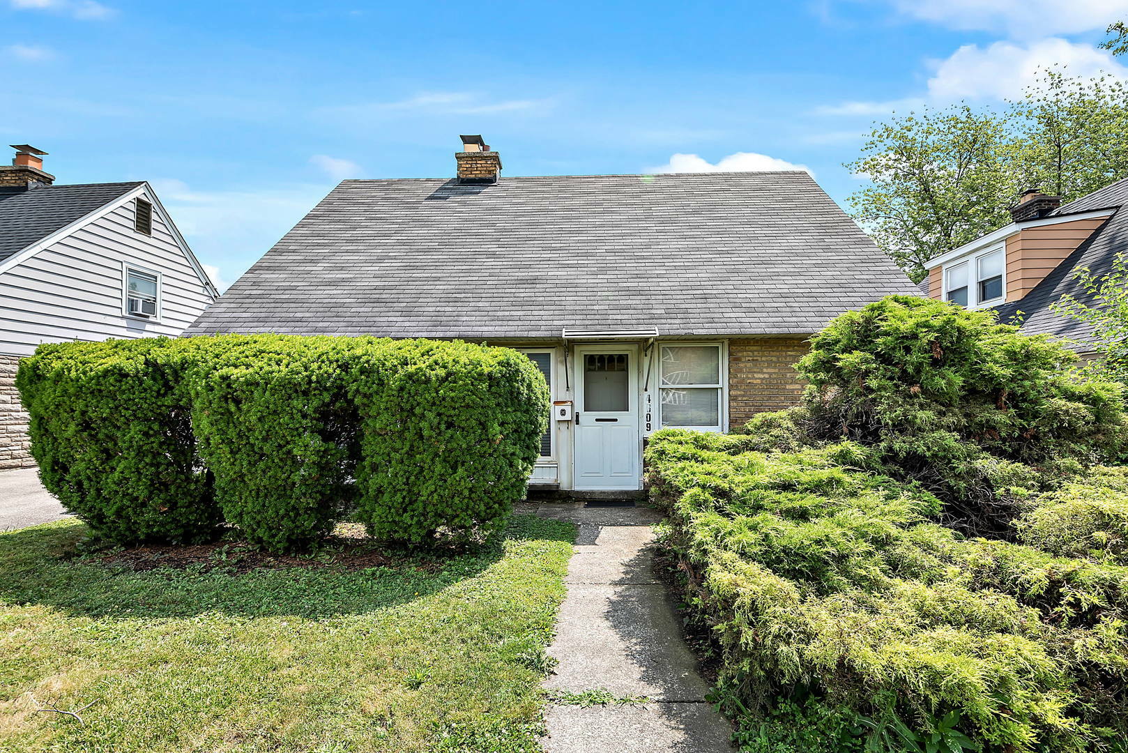 Property Photo:  4609 Hawthorne Avenue  IL 60534 