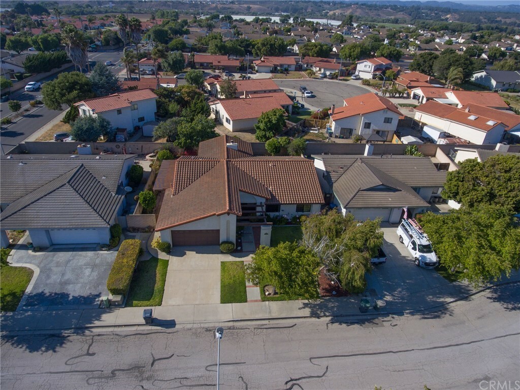 Property Photo: 505 Countrywood Court CA 93436