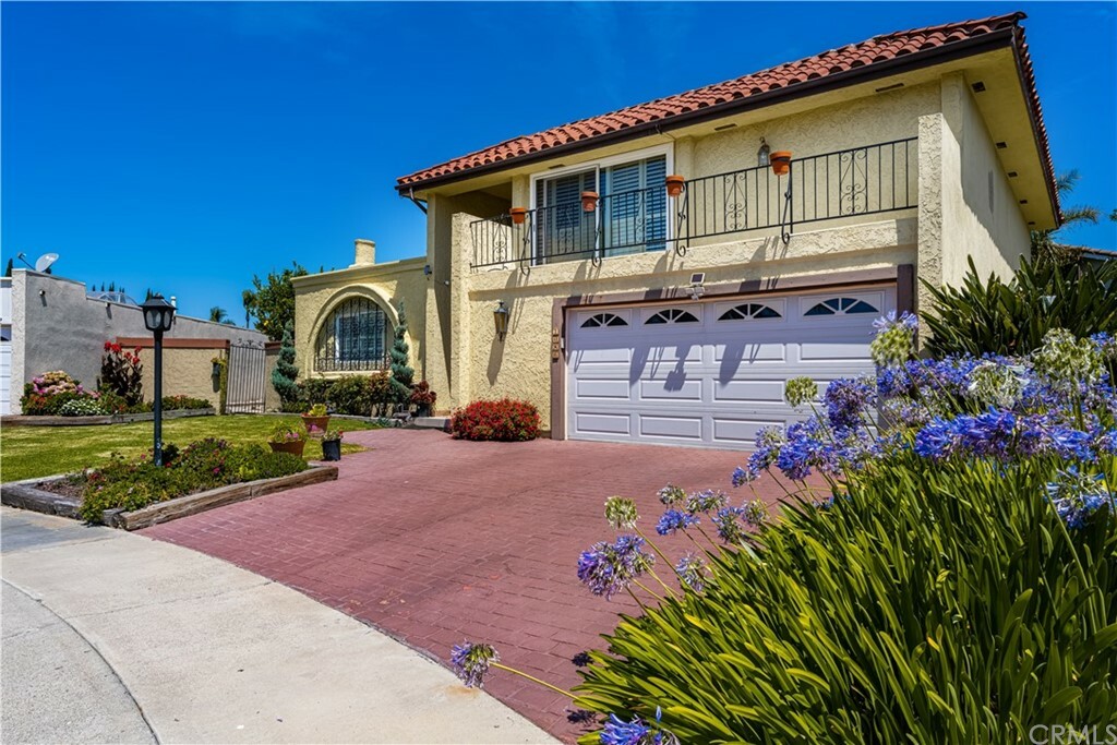 Property Photo:  1086 Santa Cruz Circle  CA 92626 