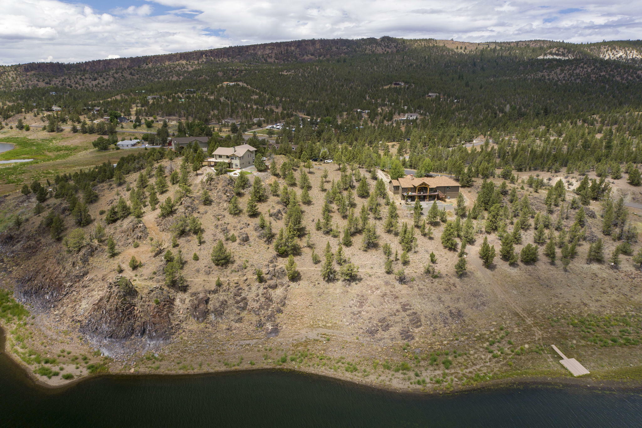 Property Photo: 944 NE Shore Line Road OR 97754