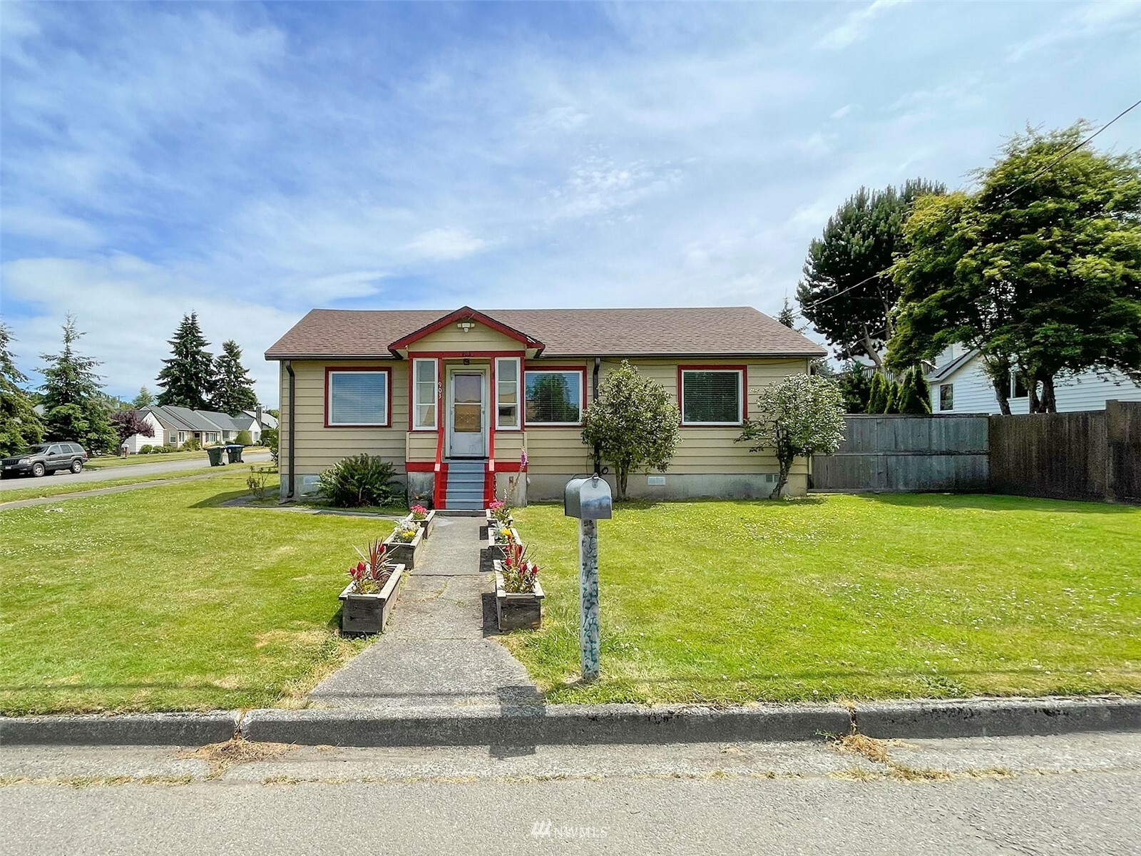 Property Photo:  903 S Albert Street  WA 98362 