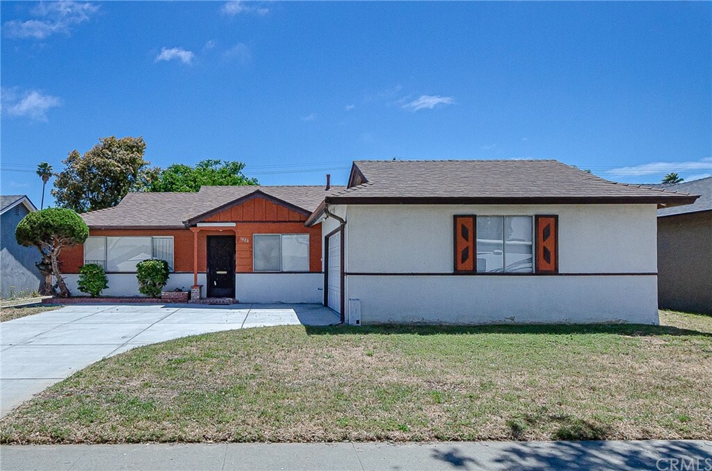 Property Photo: 1020 N Daisy Street CA 93436