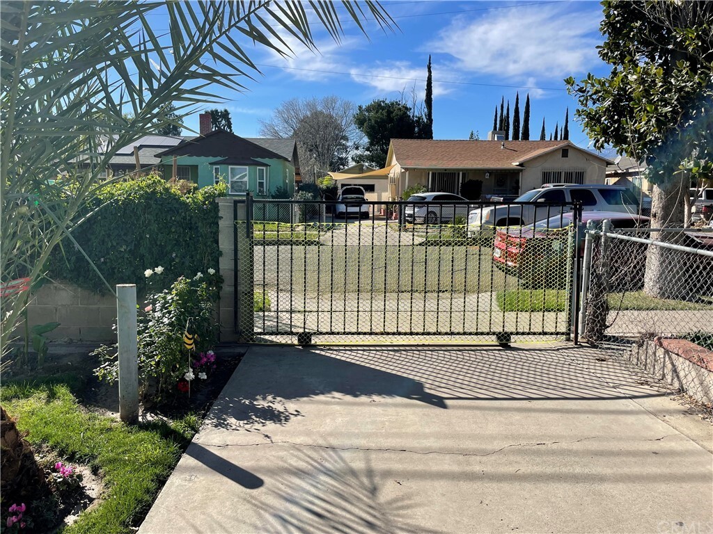 Property Photo: 1275 Davidson Avenue CA 92411