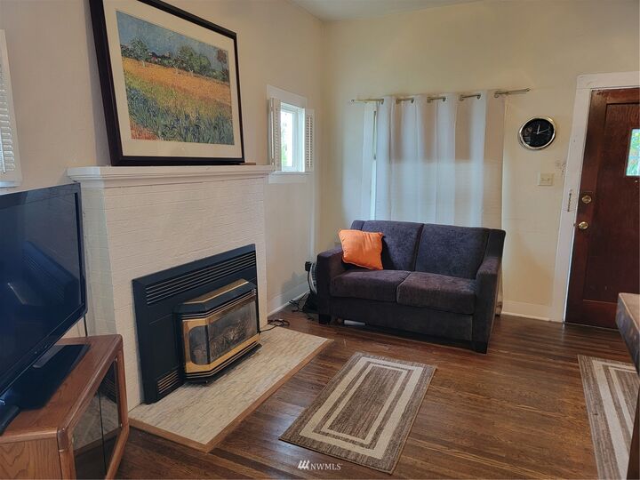 Property Photo:  604 W Market Street  WA 98520 