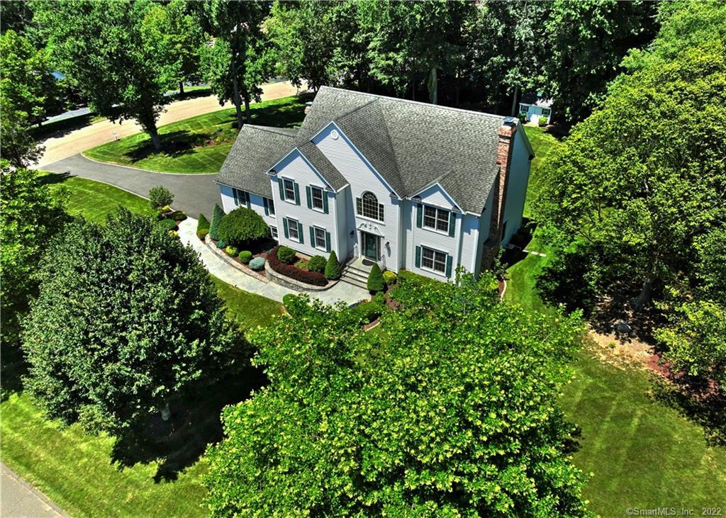 Property Photo:  5 Vail Court  CT 06611 