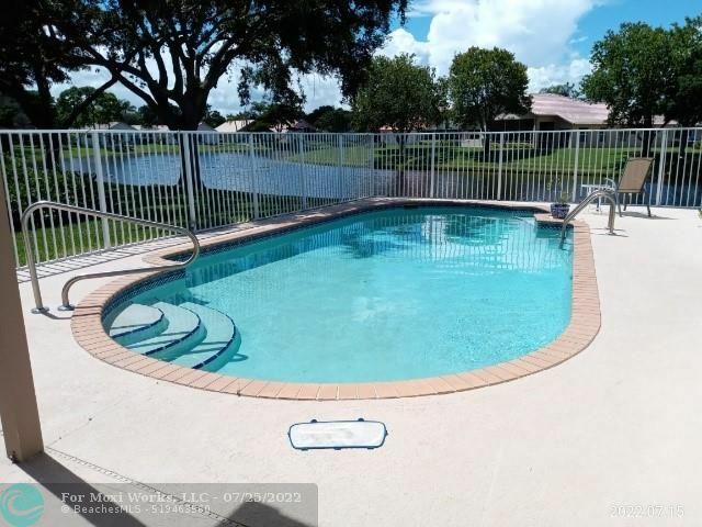 Property Photo:  160 Cove Rd  FL 33413 