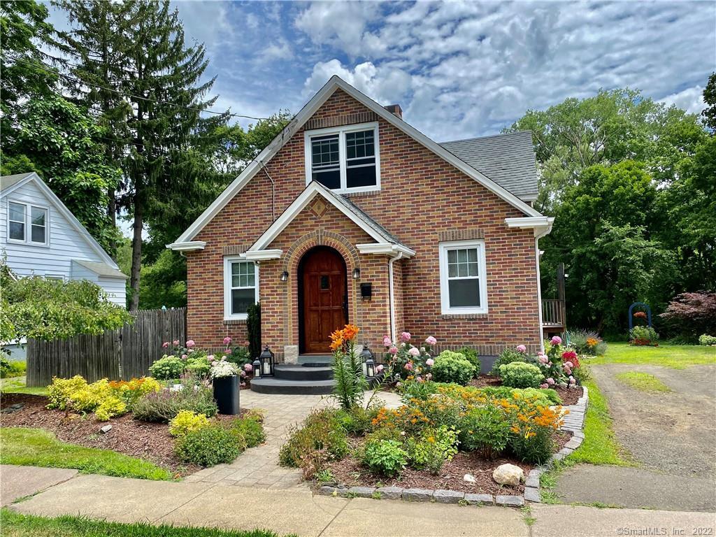 Property Photo:  61 Chestnut Street  CT 06405 