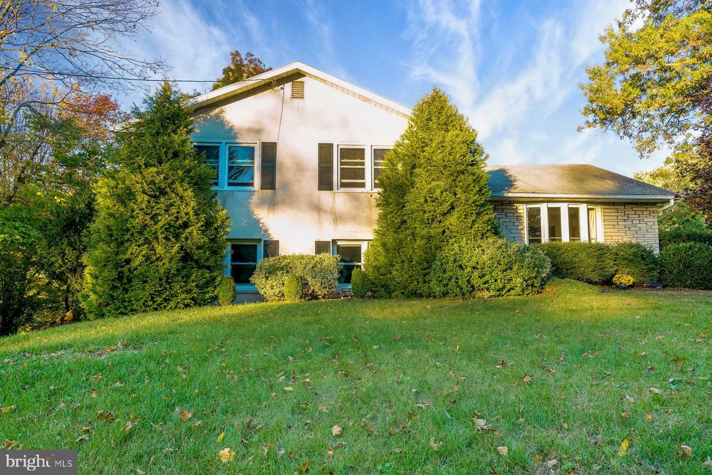Property Photo: 2031 Sunnyside Avenue PA 19464