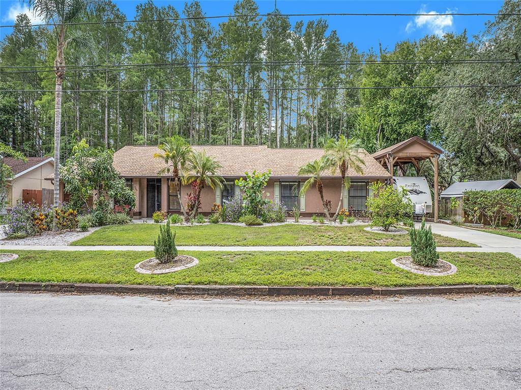 Property Photo: 726 Pent Street FL 34689