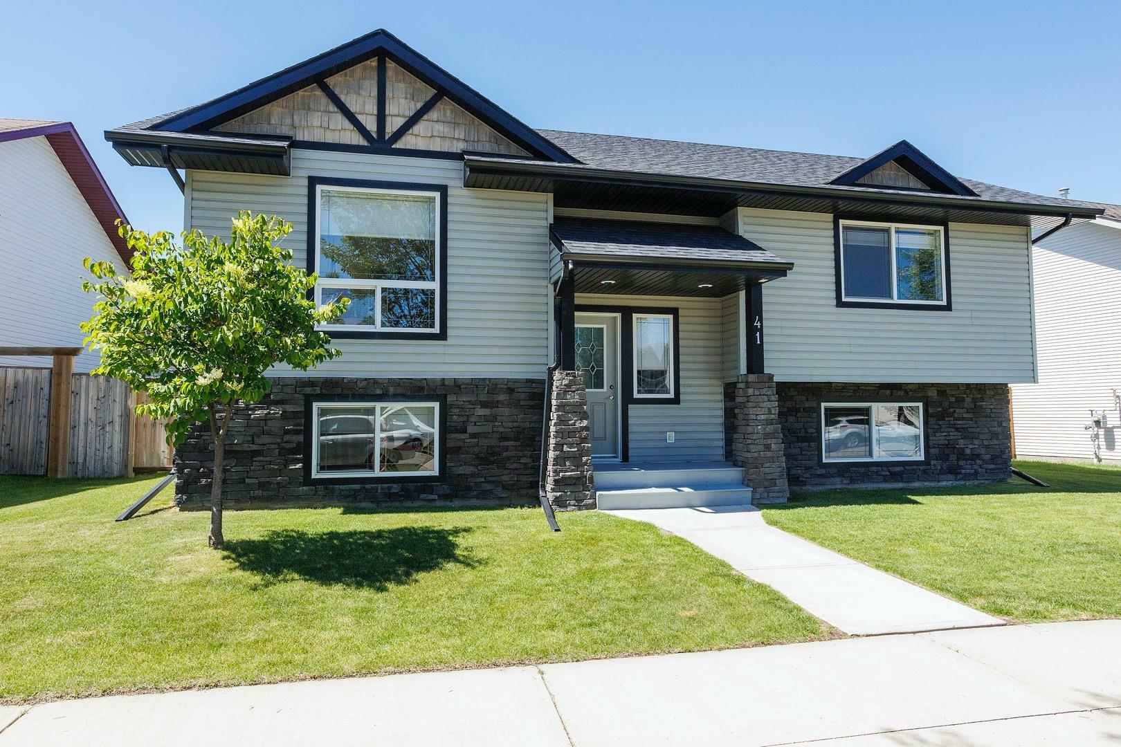 Property Photo: 41 Inglewood Drive AB T4R 0A4