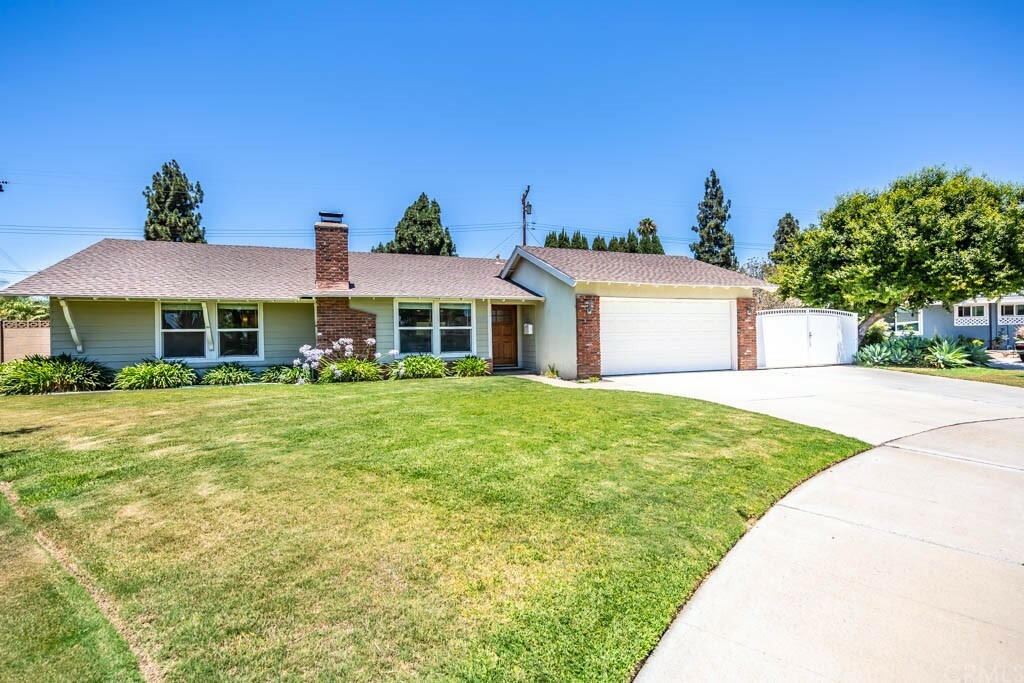 Property Photo:  2750 N Hearthside Street  CA 92865 