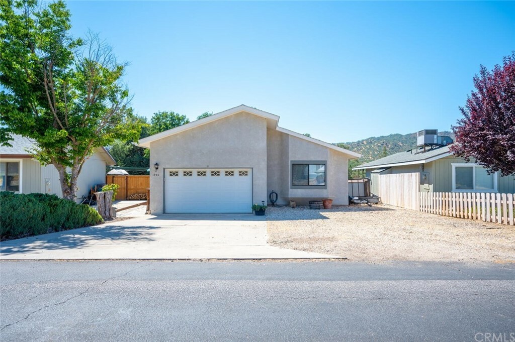 Property Photo:  1990 Green Brook Lane  CA 93446 