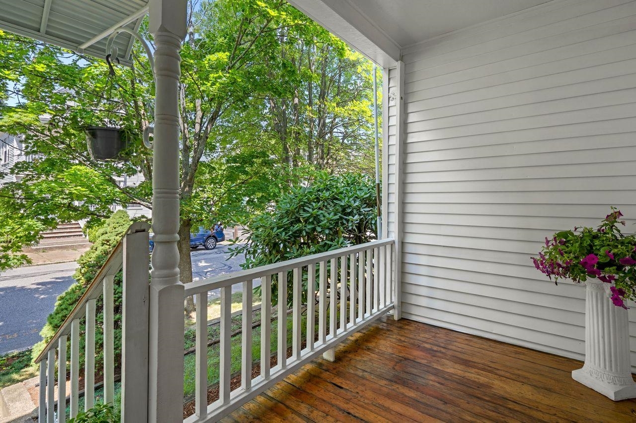 Property Photo: 689 Rimmon Street NH 03102