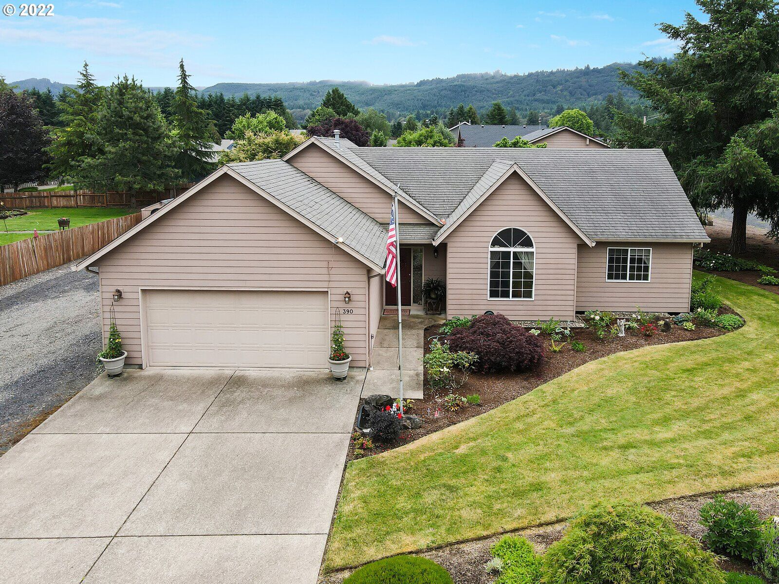 Property Photo:  390 Hickory Ct  OR 97358 