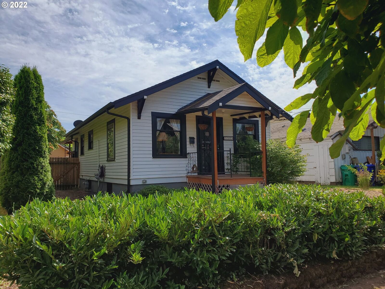 Property Photo:  5504 SE Knight St  OR 97206 