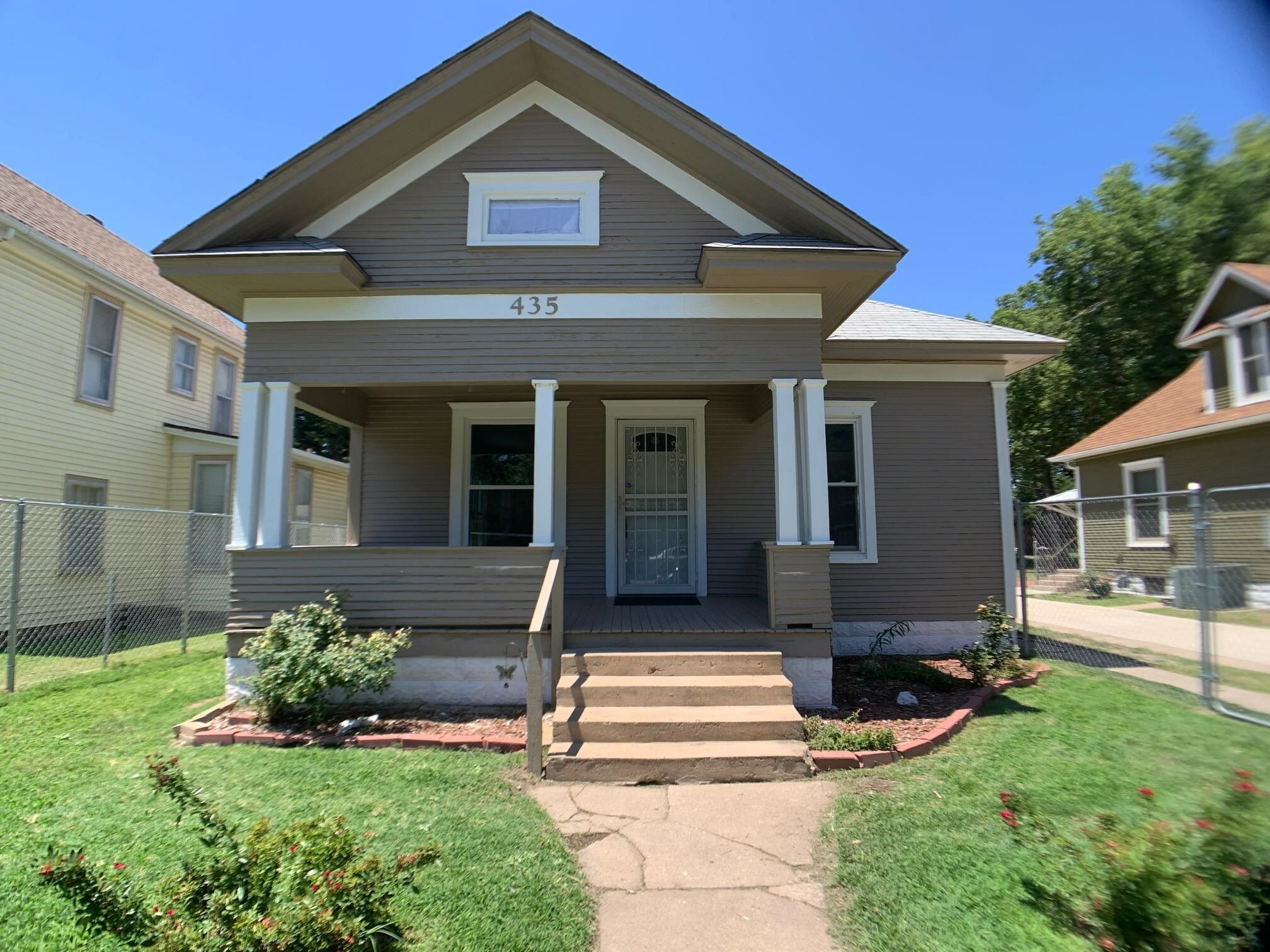 Property Photo:  435 S Walnut St  KS 67213 