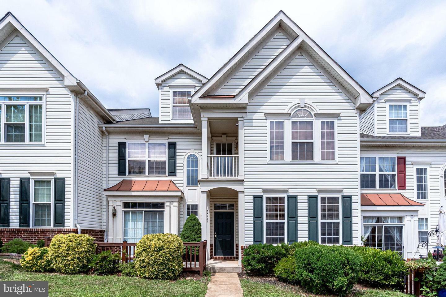 Property Photo: 44262 Shehawken Terrace VA 20147