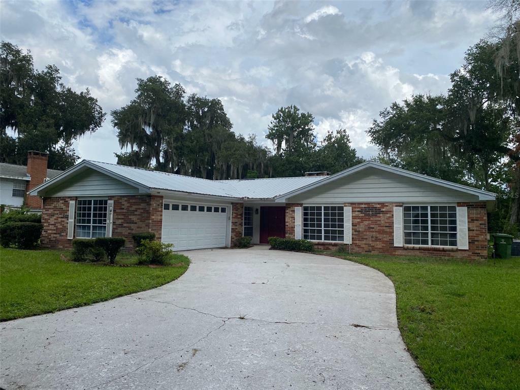 Property Photo:  1004 Monterey Drive  FL 34748 