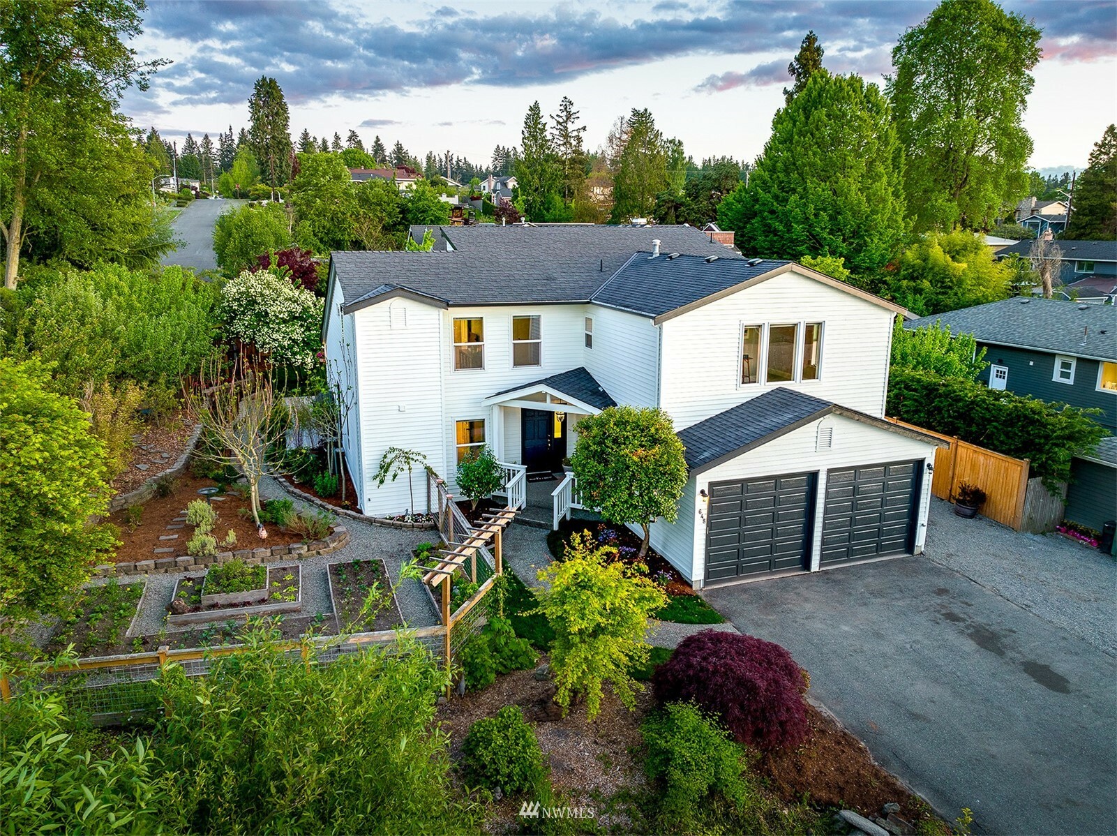 Property Photo:  648 Fir Street  WA 98020 