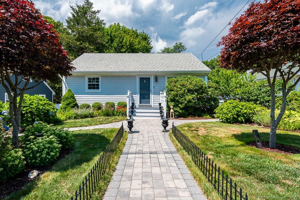 Property Photo:  6 Tabernacle Avenue  CT 06357 