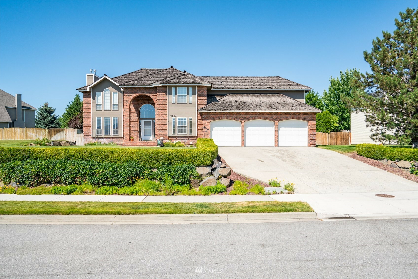 Property Photo: 2224 Fancher Heights Boulevard WA 98802