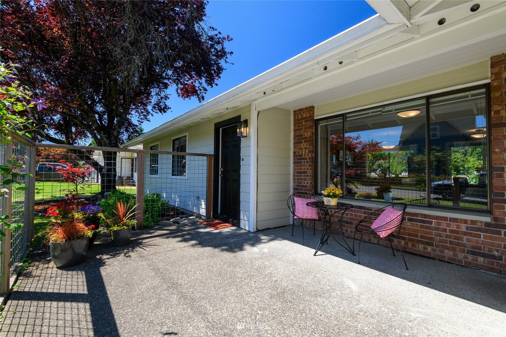 Property Photo:  205 Thrasher Avenue NE  WA 98045 