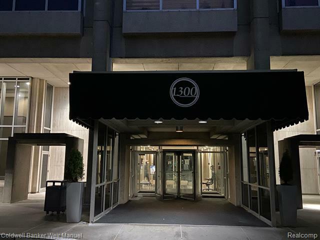 Property Photo: 1300 E Lafayette Street 1612 MI 48207