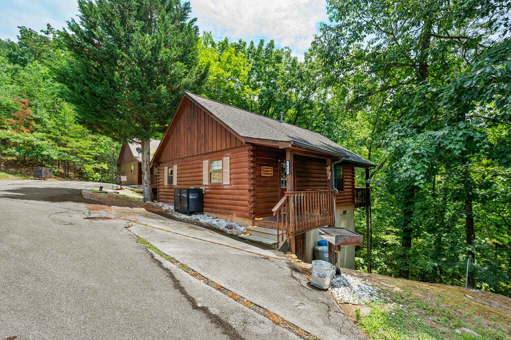 Property Photo:  1668 Raccoon Den Way  TN 37862 