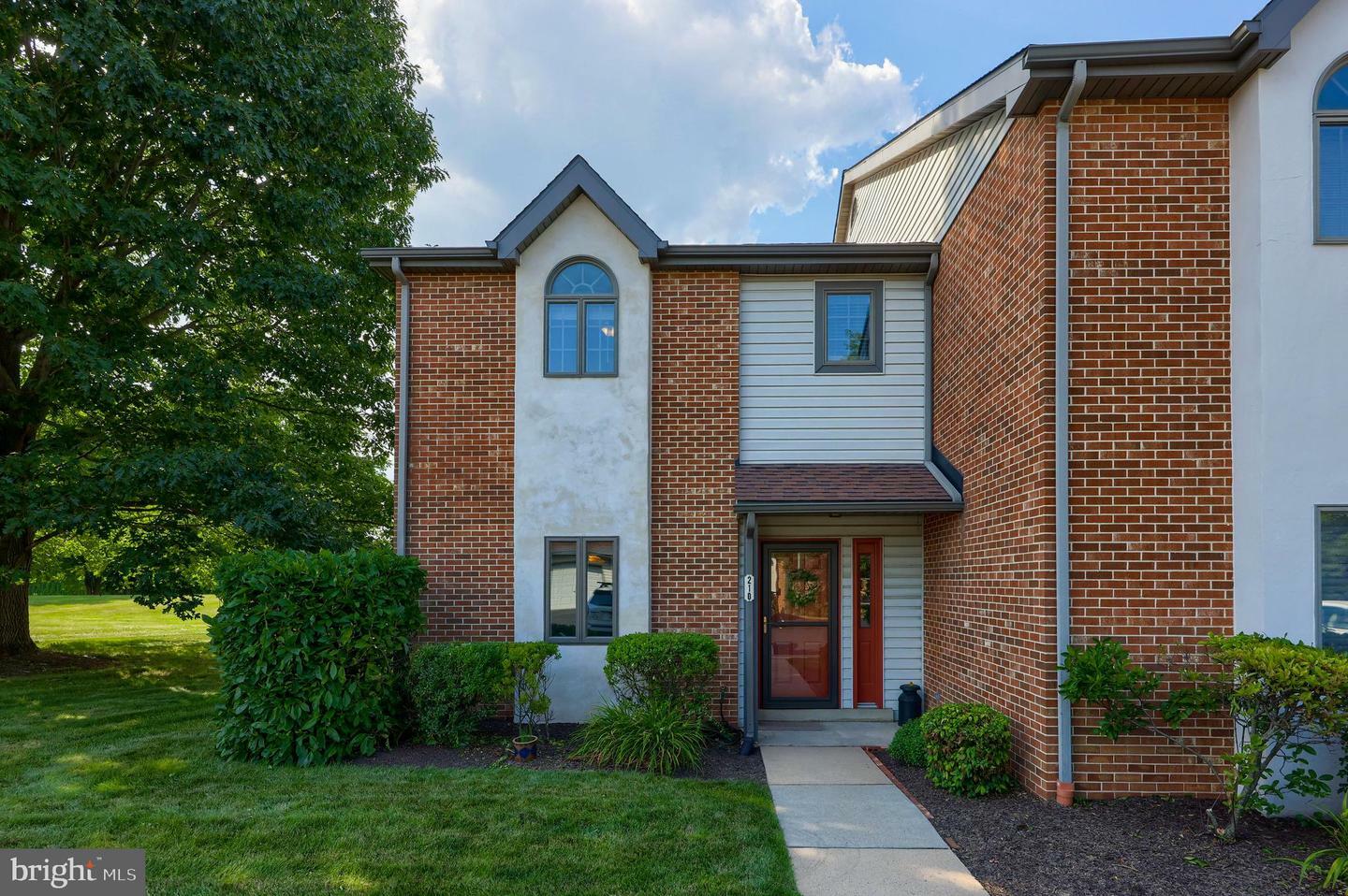 Property Photo: 210 Black Oak Drive PA 17602