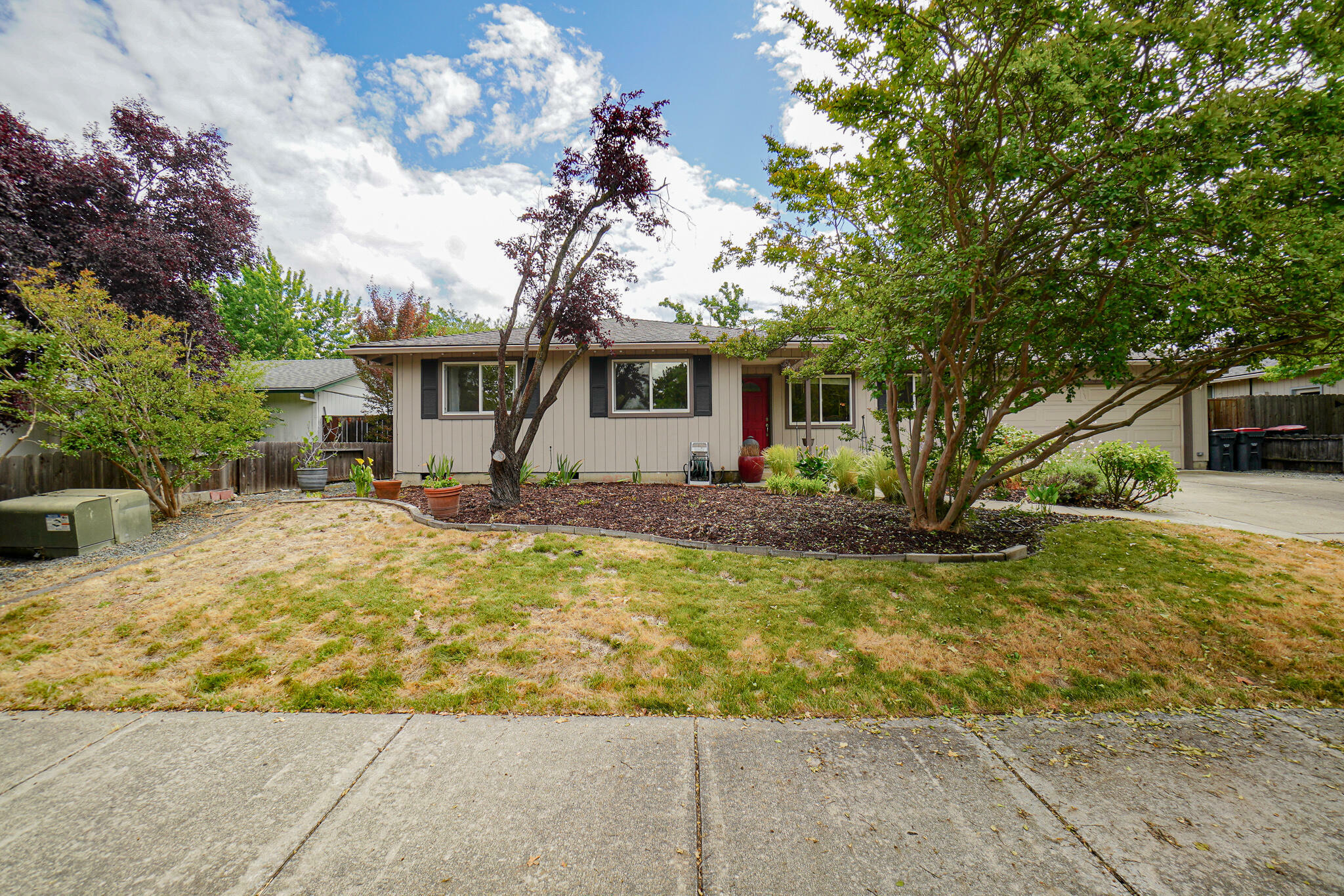 Property Photo:  1880 Corona Avenue  OR 97504 