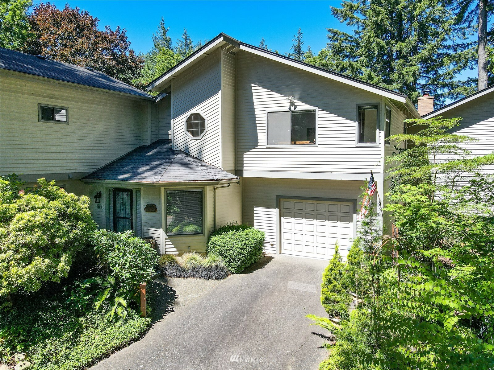 Property Photo:  950 9th Circle  WA 98333 