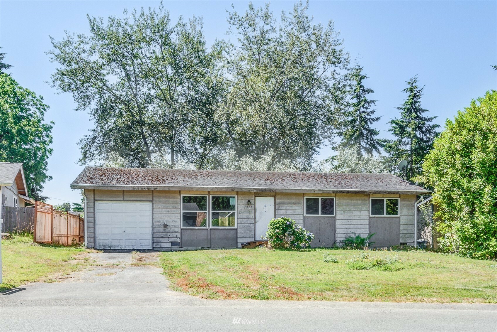 Property Photo:  805 Hillcrest Drive  WA 98290 