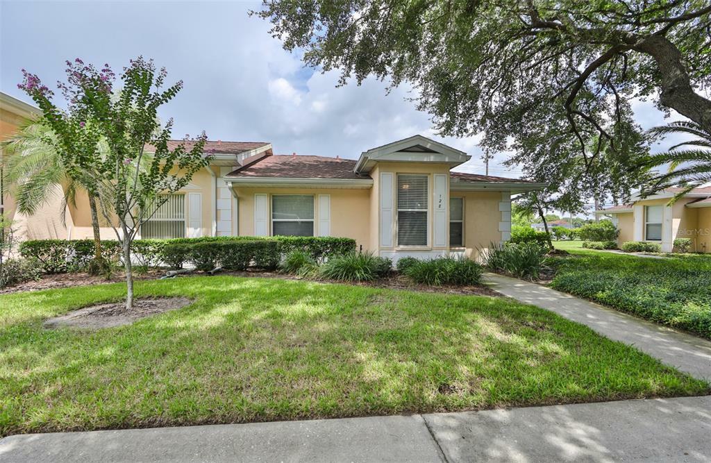 Property Photo:  128 Knollpoint Drive 128  FL 33573 