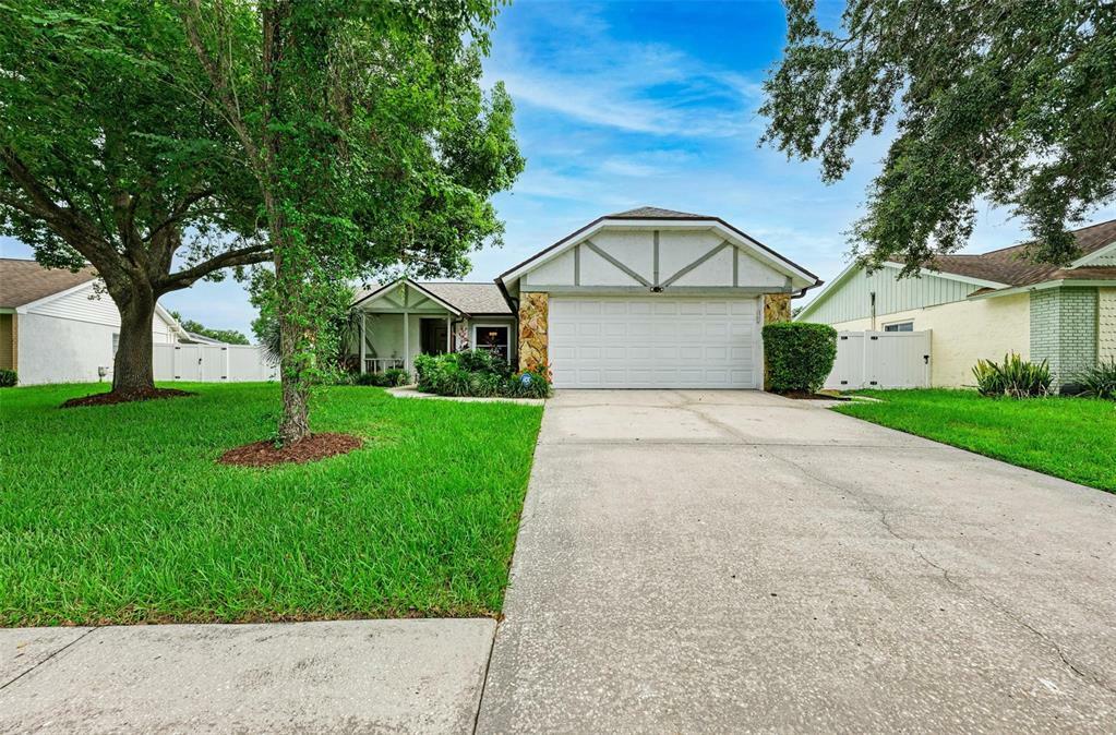 Property Photo:  1607 Southcrest Court  FL 33510 