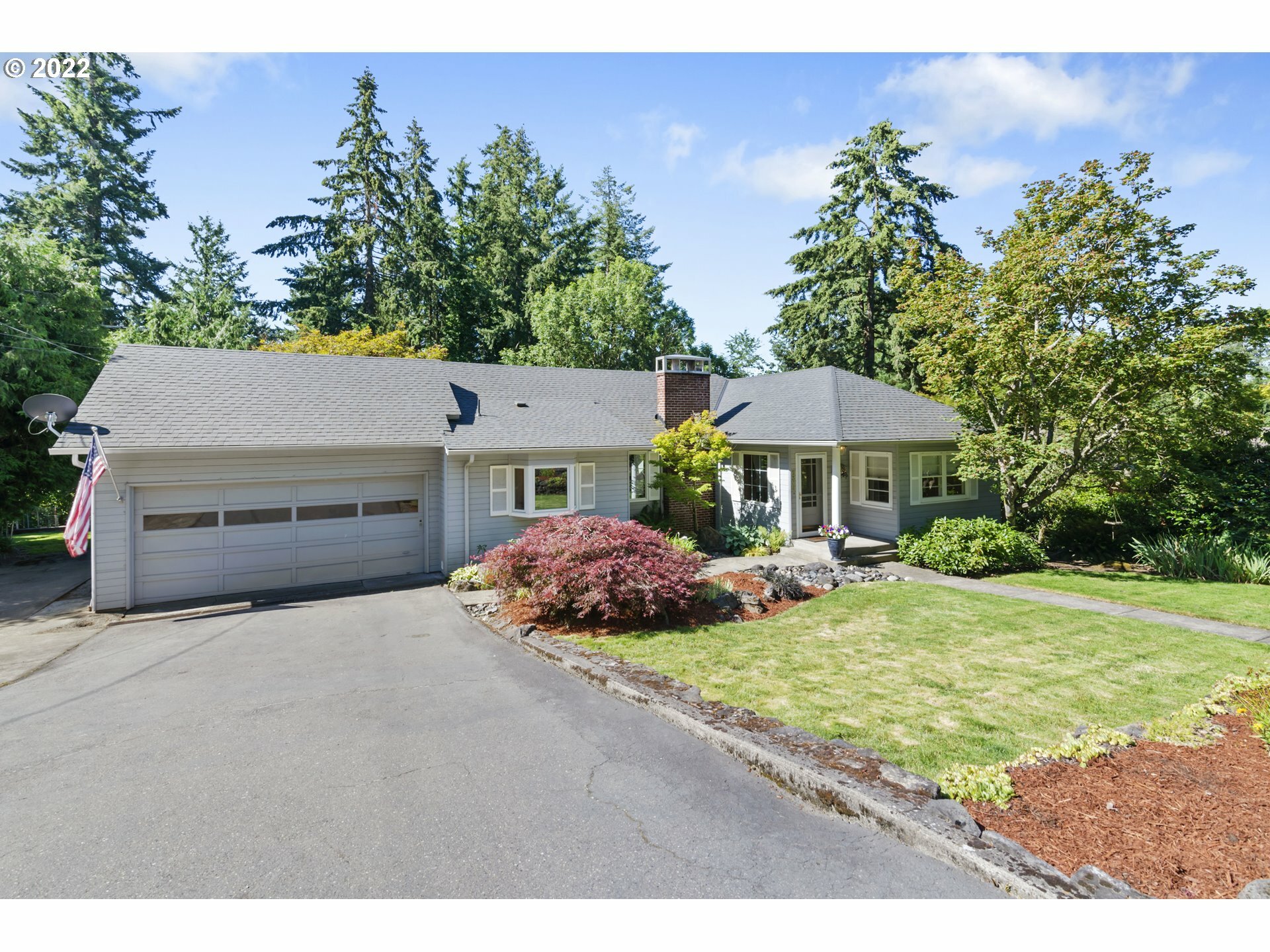Property Photo: 2304 SW Mitchell St OR 97239
