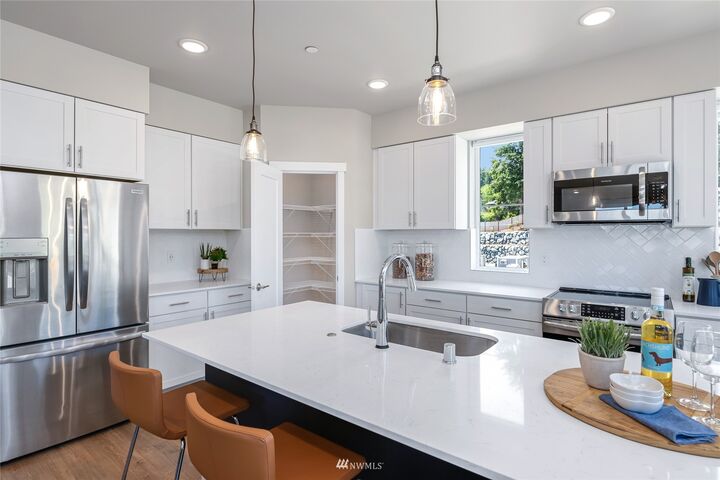 Property Photo: 18886 67th Drive NE 1 WA 98028