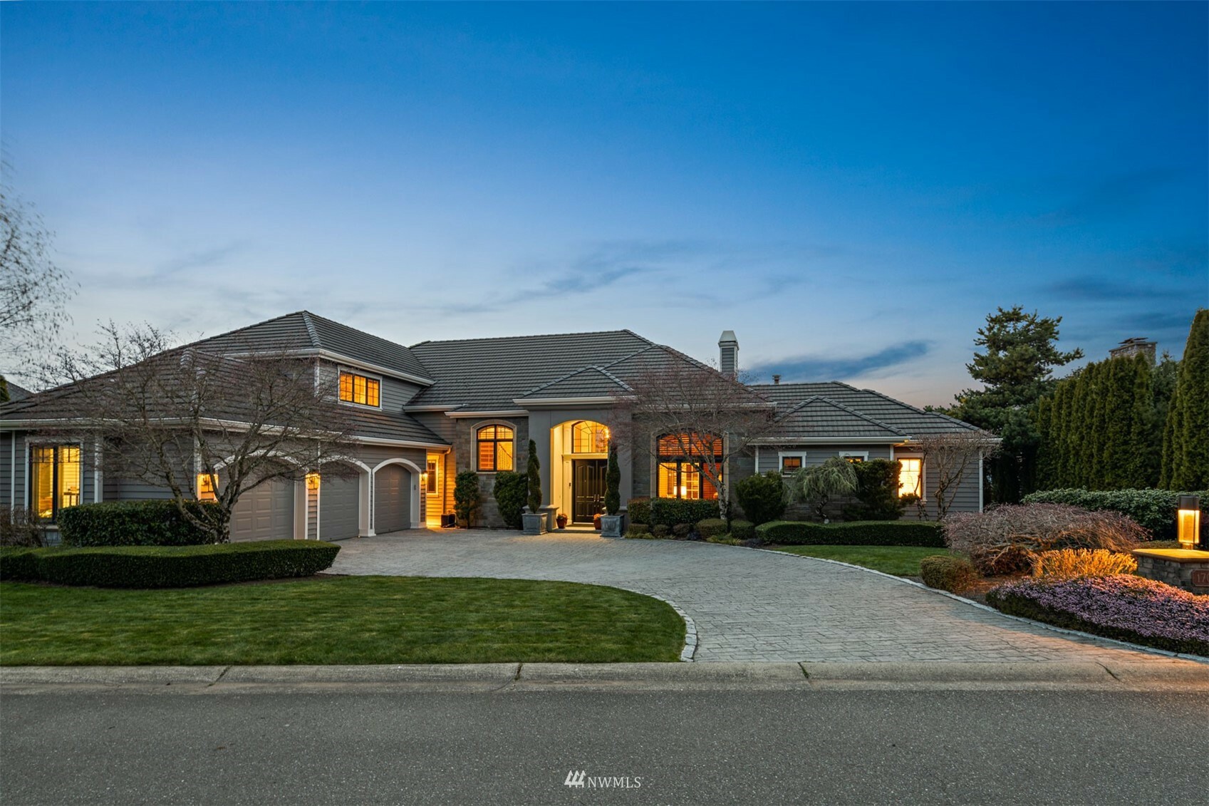 Property Photo: 17035 SE 65th Place WA 98006