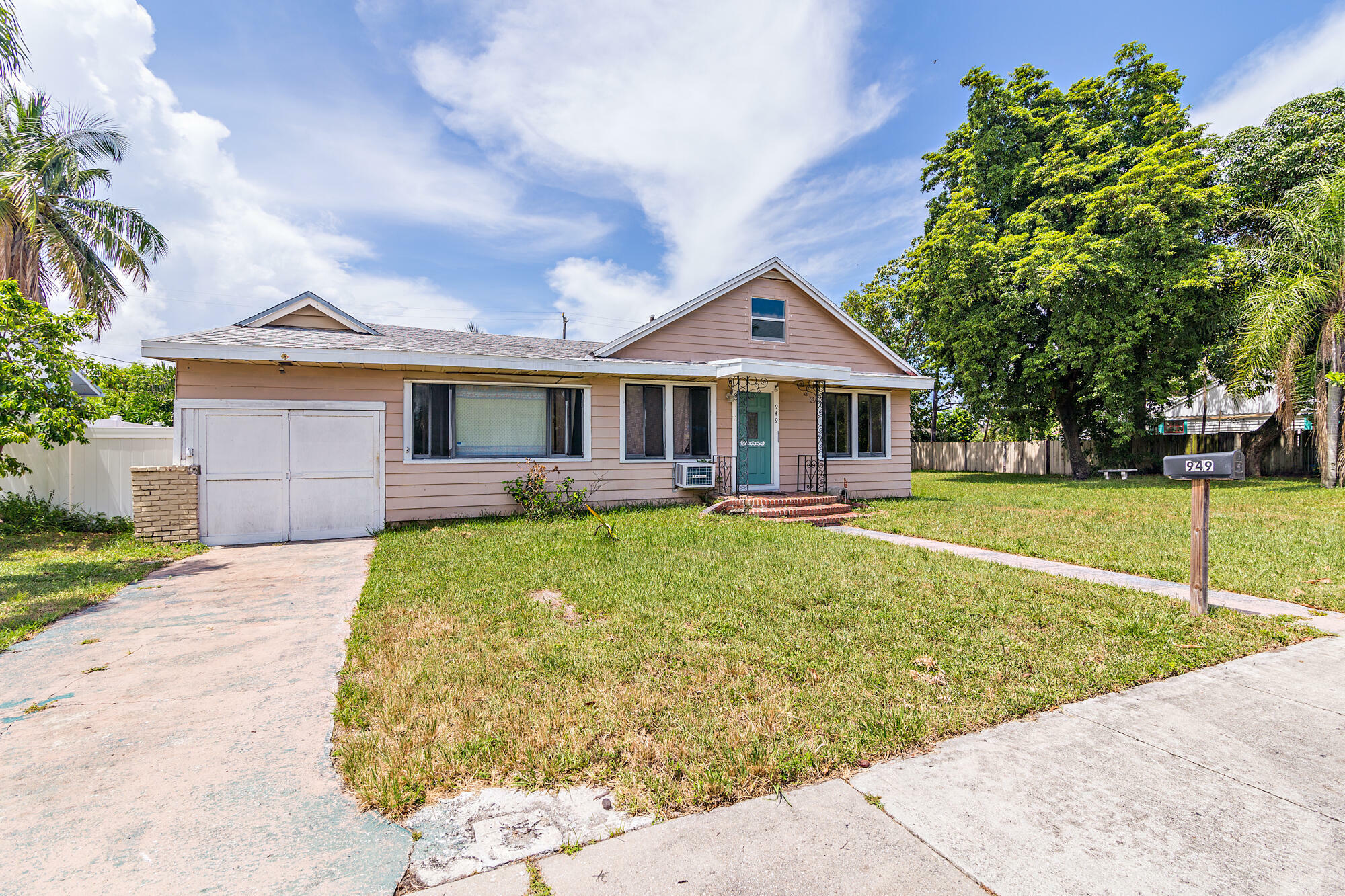 Property Photo: 949 Ortega Road FL 33405