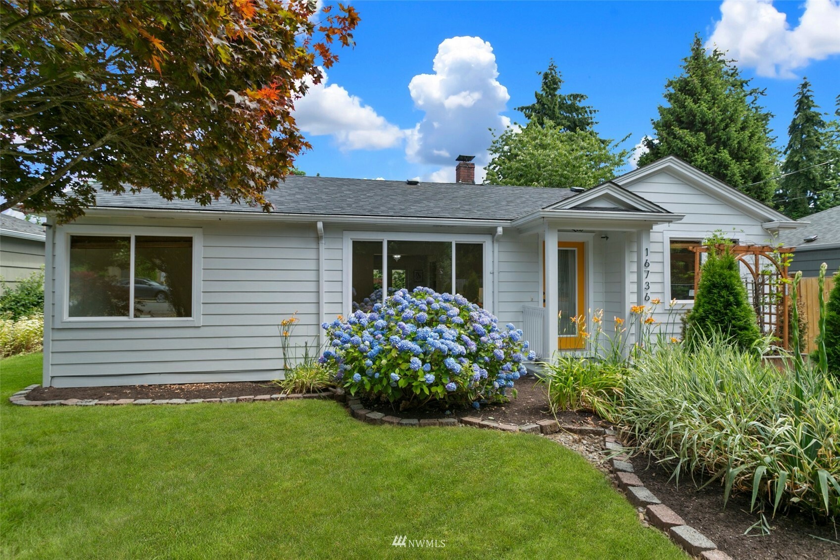 Property Photo:  16736 Linden Avenue N  WA 98133 