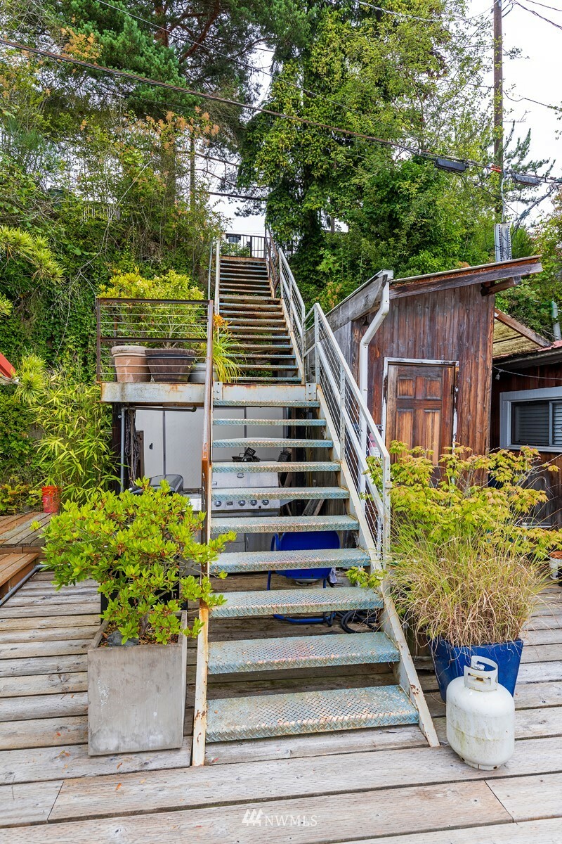 Property Photo:  5621 Seaview Avenue NW  WA 98107 