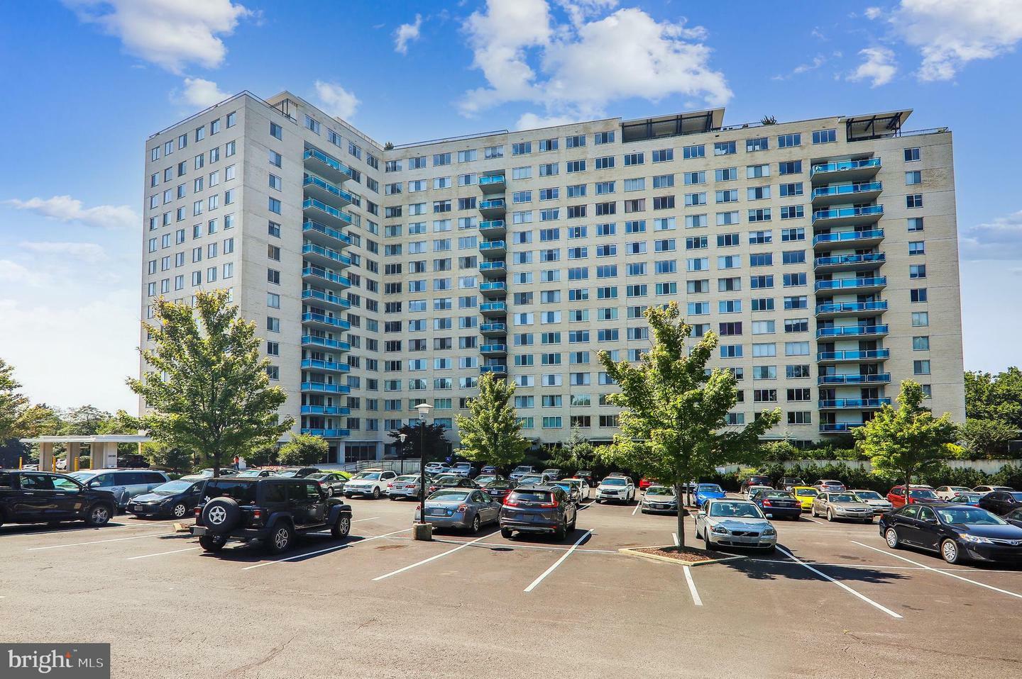 Property Photo: 10500 Rockville Pik 1120 MD 20852