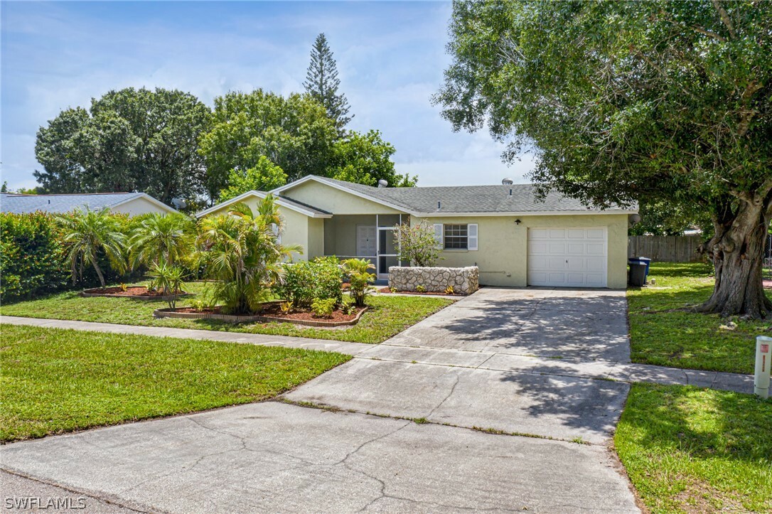 Property Photo:  1031 Ridgeway Drive  FL 33903 