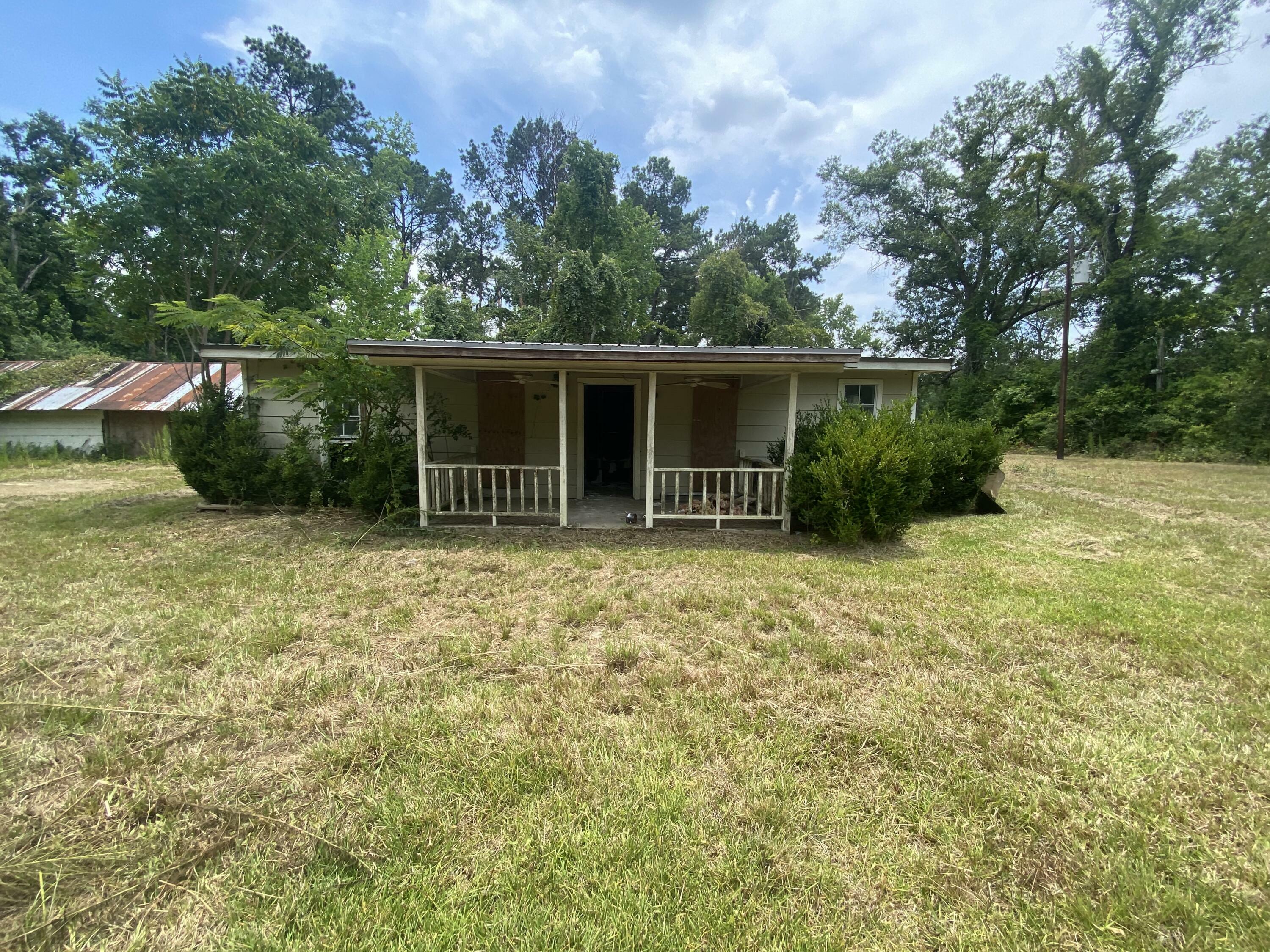 Property Photo:  215 Shelby Ashworth Rd  LA 70634 