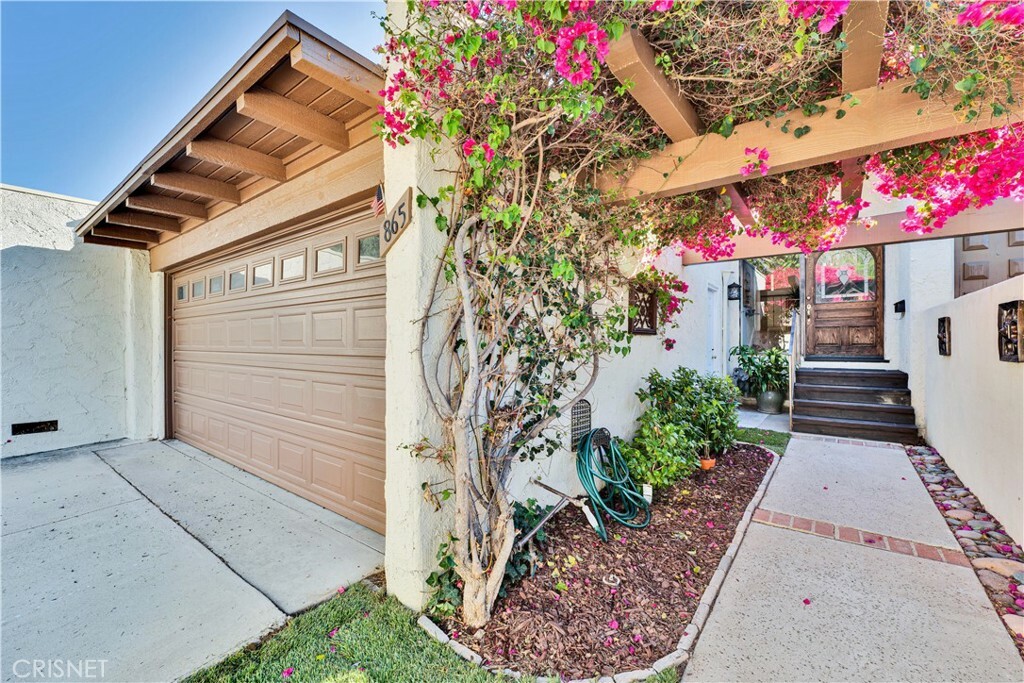 Property Photo:  865 Woodlawn Drive  CA 91360 