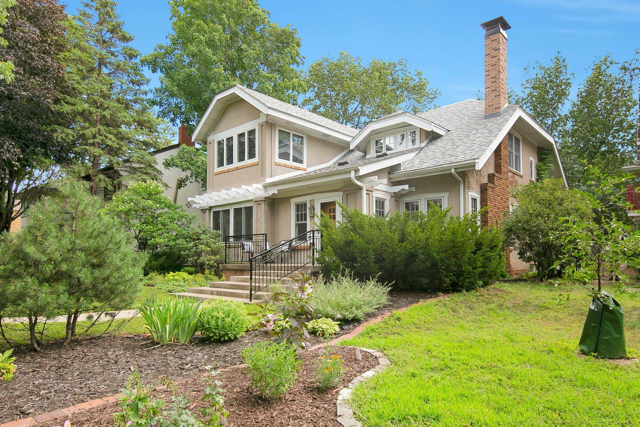 Property Photo:  1115 W Minnehaha Parkway  MN 55419 